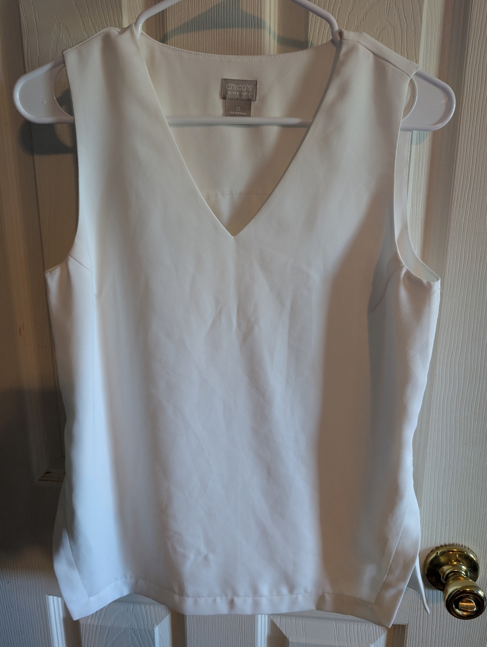 Chicos White V-Neck Sleeveless Camisole Size small 🩵